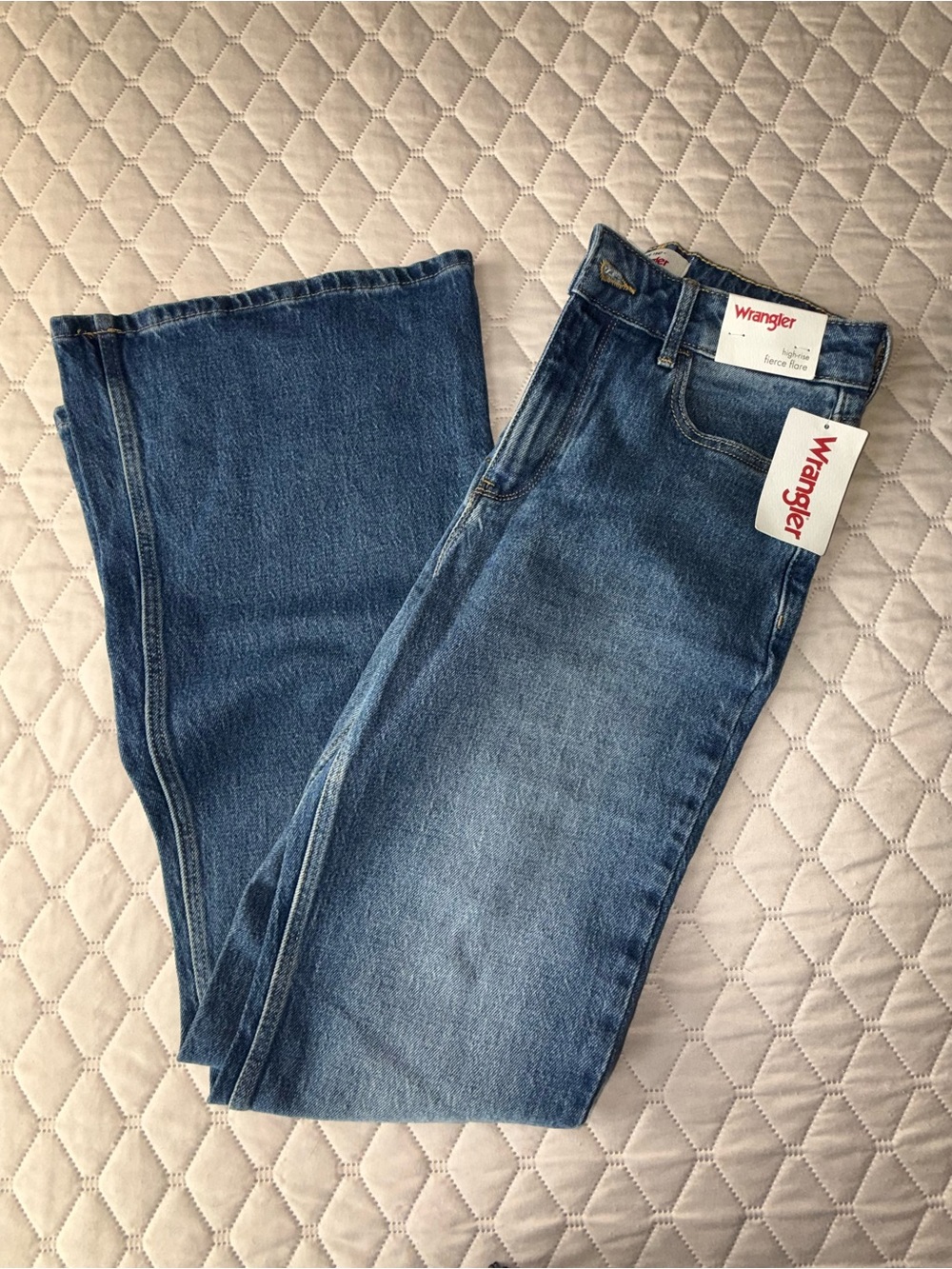 NWT Wrangler High-Rise Fierce Flare Jeans Women's Size 4/27x32 Medium Wash